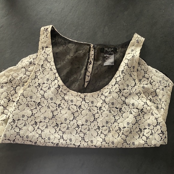 Talula aritzia Betty tank -cream lace over black M - Picture 4 of 5